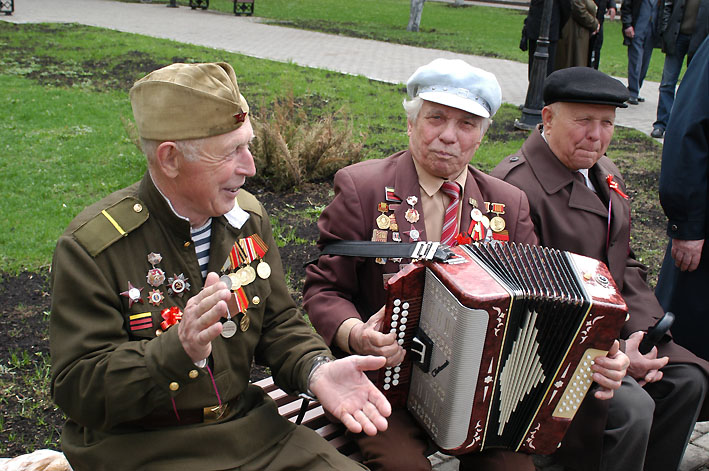 Поют военные песни фото